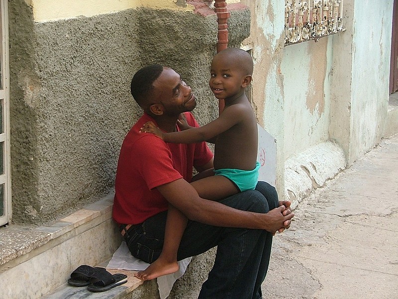 האב הבן ונעלי הבית