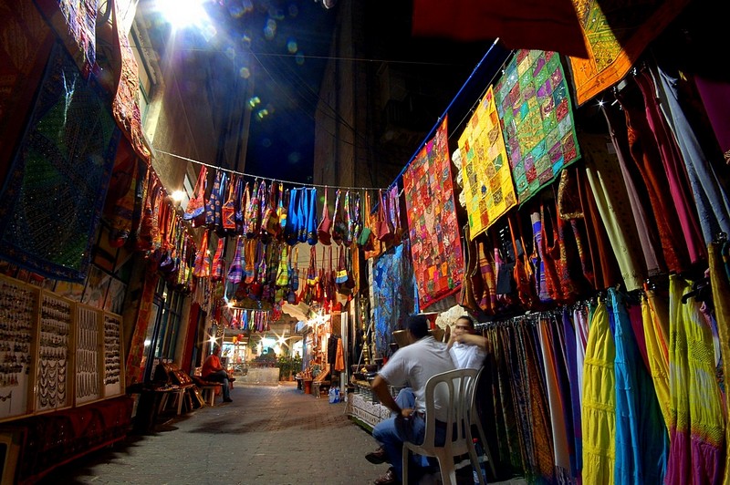 שוק ירושלמי בלילה