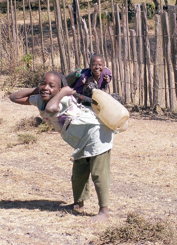 קניה-ילדים בעבודה