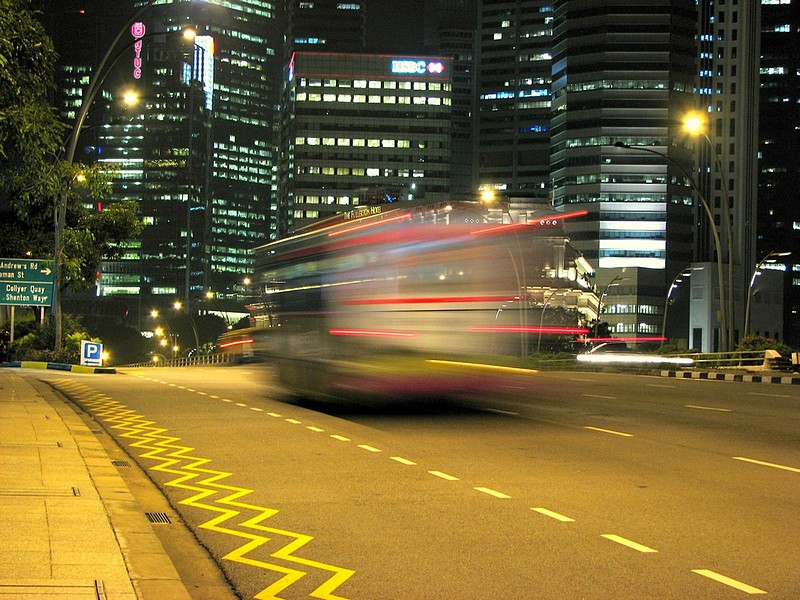 אוטובוס דוהר בסינגפור