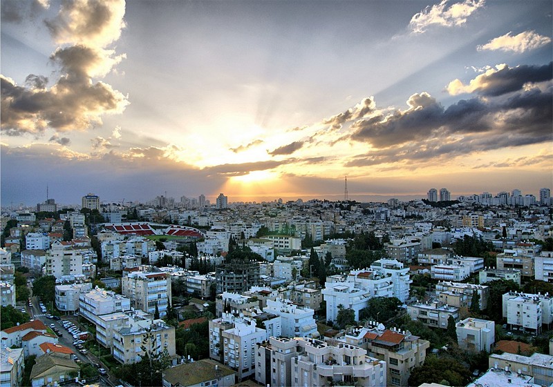 קרניים מעל גבעתיים