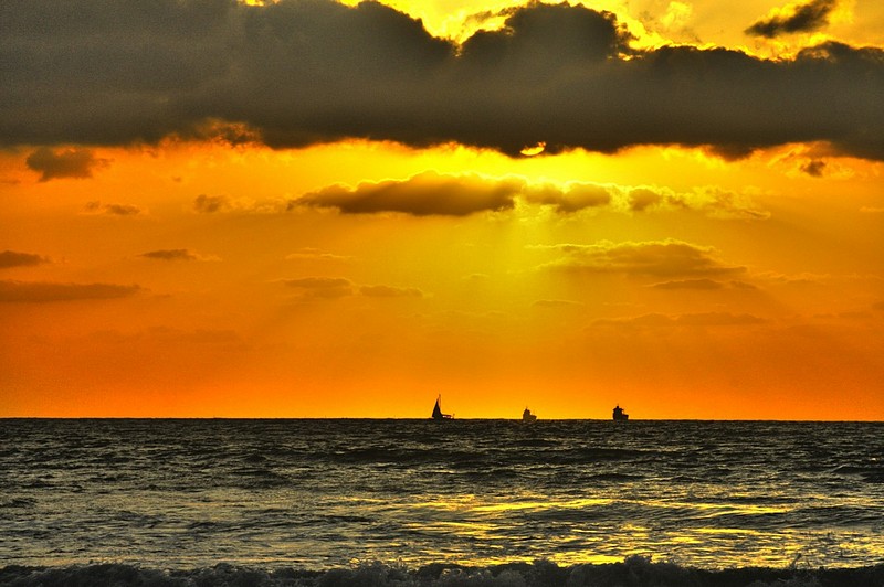 שלושה חברים יצאו לדרך