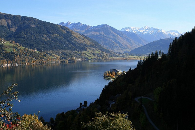 אגם, הרים ובית