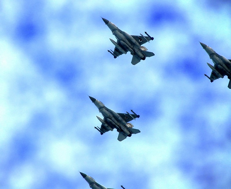 לפרוש כנפיים מקומפזות