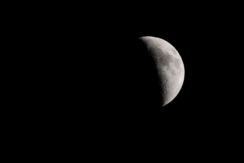 הצד המואר הצד הכהה