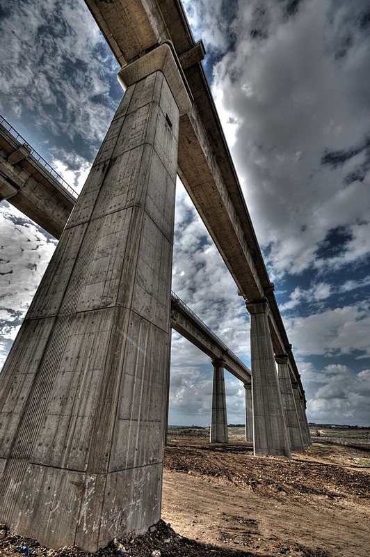 גשר מפלצתי (4) סדרה