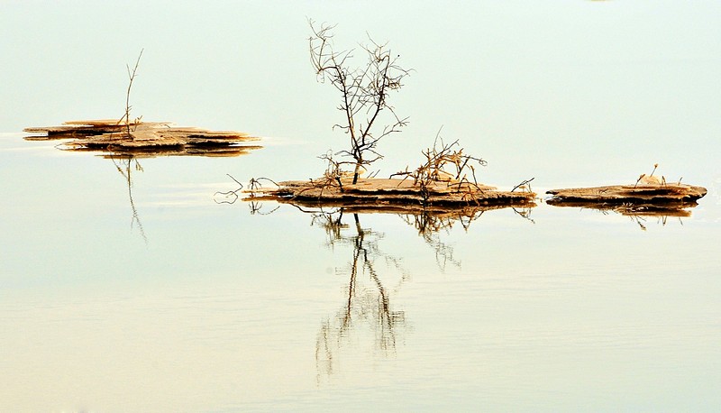 השתקפות  בים המלח.