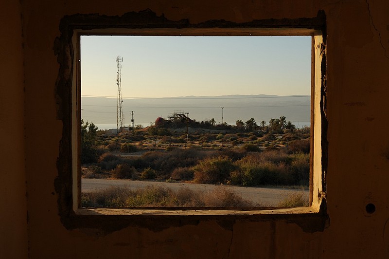 חלון על הקיר