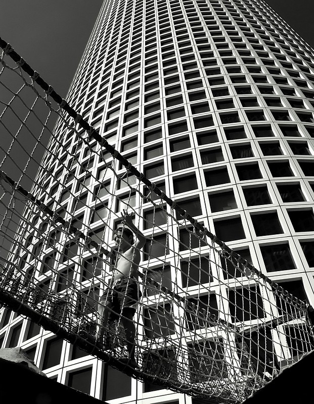 " צעד קטן לאדם " ... | ילד  ארכיטקטורה  צילום רחוב. 