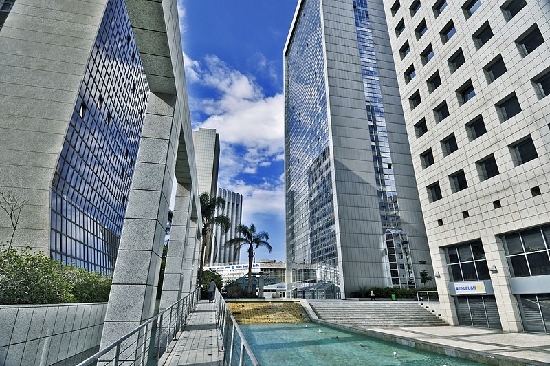 בריכה בלב העיר.