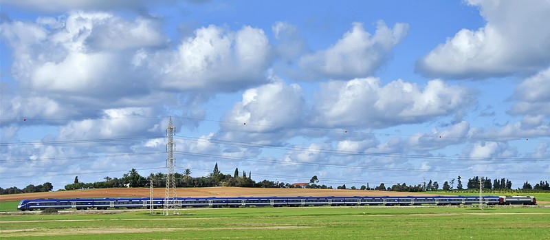 הנה באה הרכבת
