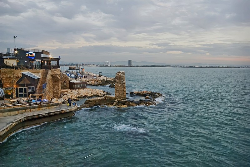 ממרומי החומות