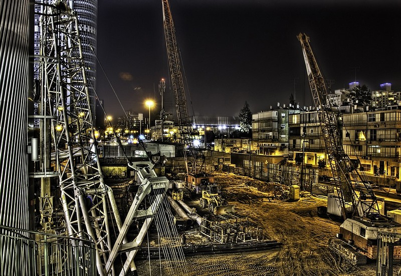 במגרש של הגדולים