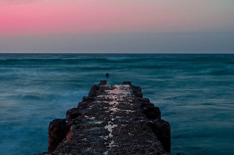 אבודים בלב ים