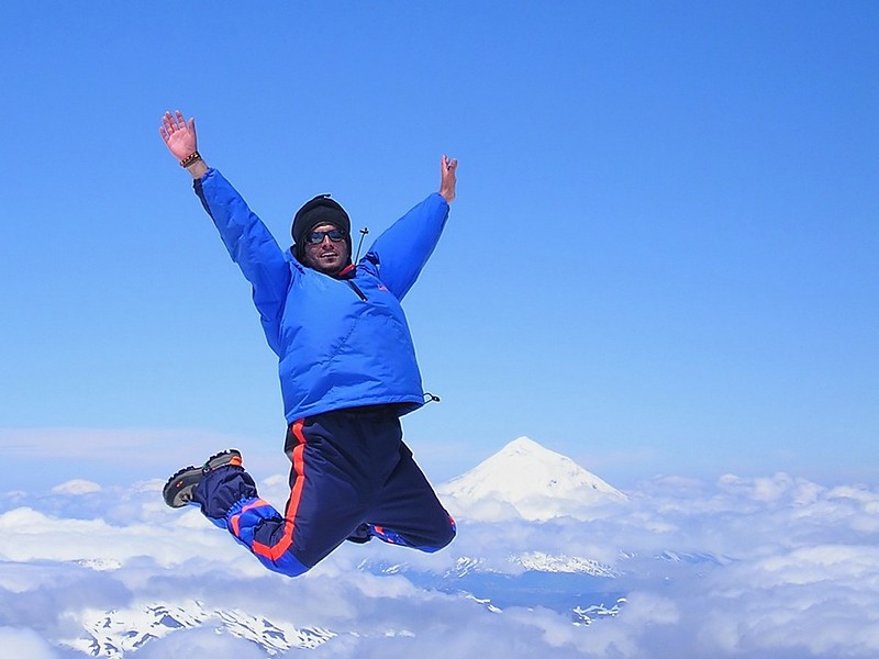 "קופץ חופשי ללא מצנח"