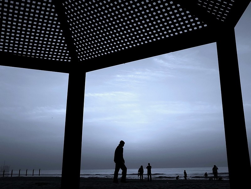 חיים בתוך מסגרת ...