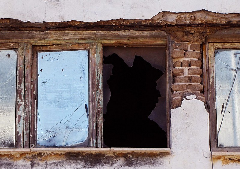 מי מכיר את האיש שבקיר
