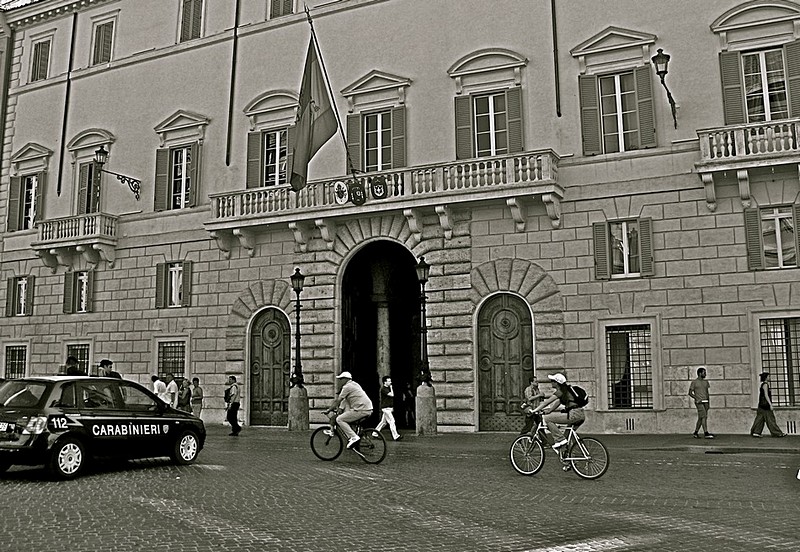 כל אחד ועיסוקיו...