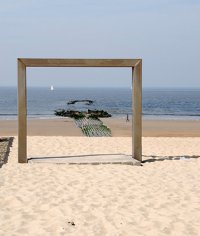 בתוך ומחוץ לתמונה