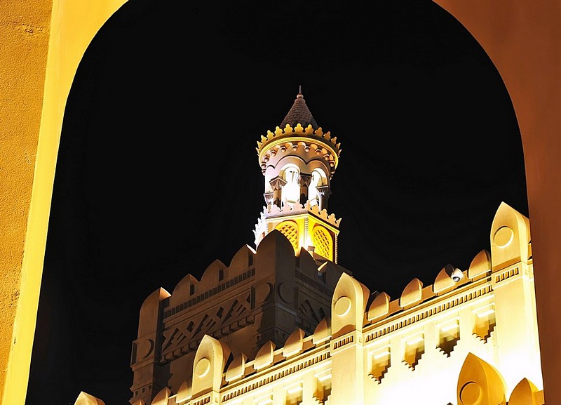 למלכים בלבד