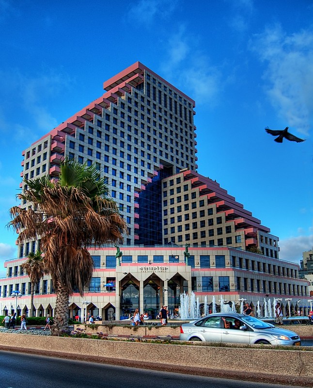 אופרה לציפור ומכונית