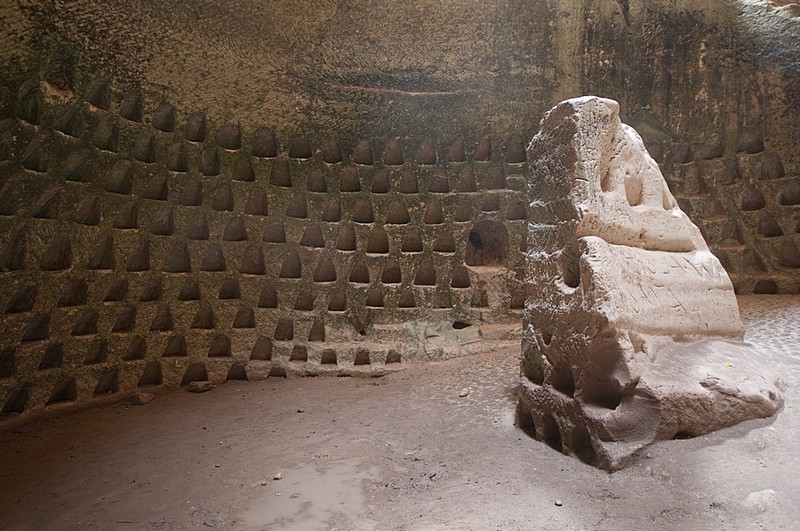מסתורין מתחת לפני השטח