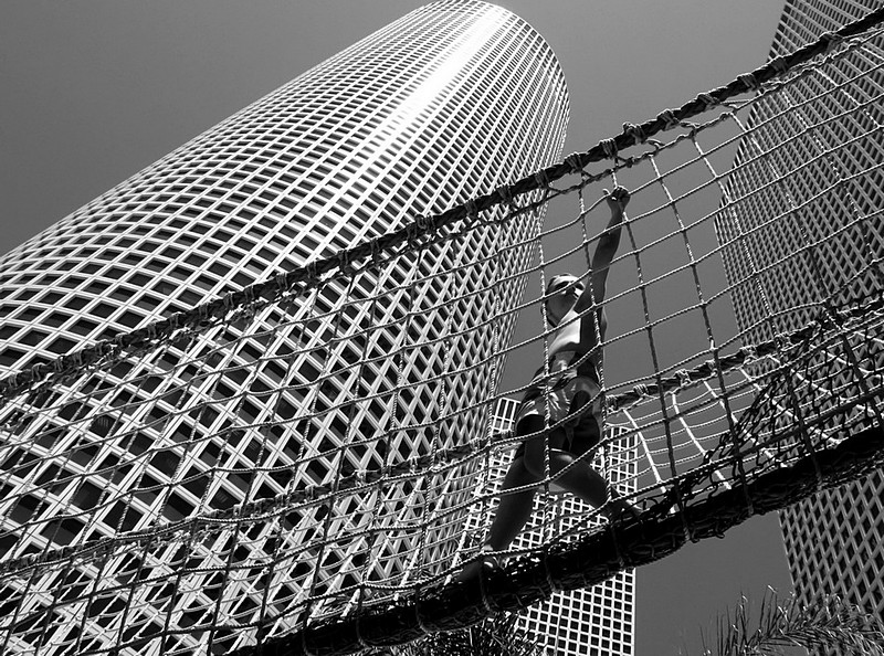 מאין יבוא עזרי,,אלי  | ילד  משחקייה  עזריאלי 