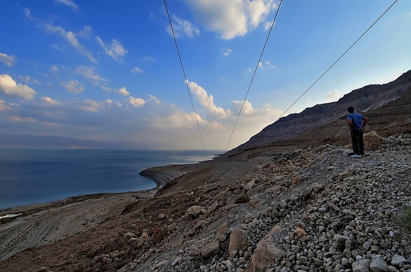 יש חשמל באויר
