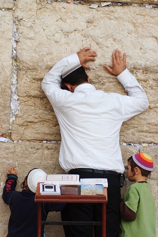 תפילה חוצת גיל