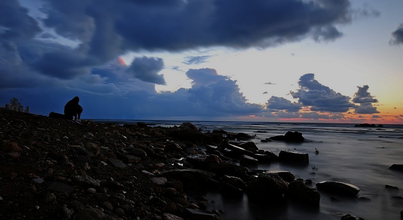 אדם בתוך עצמו