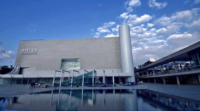 עוד מבט לתיאטרון