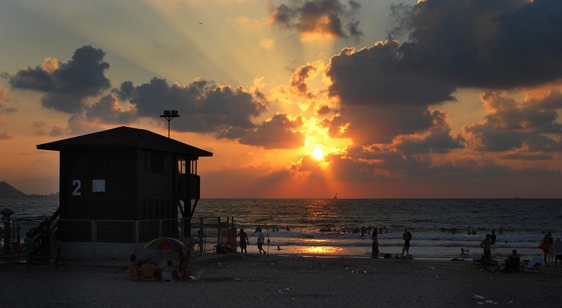 לעיני המציל