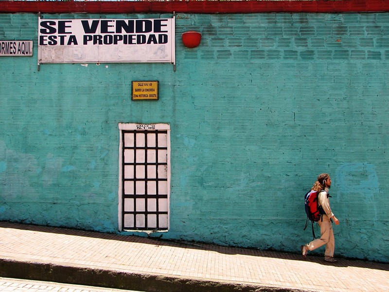 במורד הרחוב