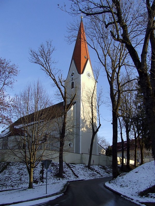כנסיה עם גג אדום