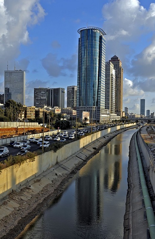 על גדת הנהר...