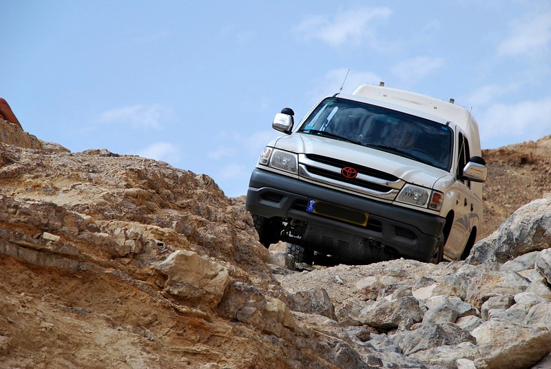 בין הרים ובין סלעים